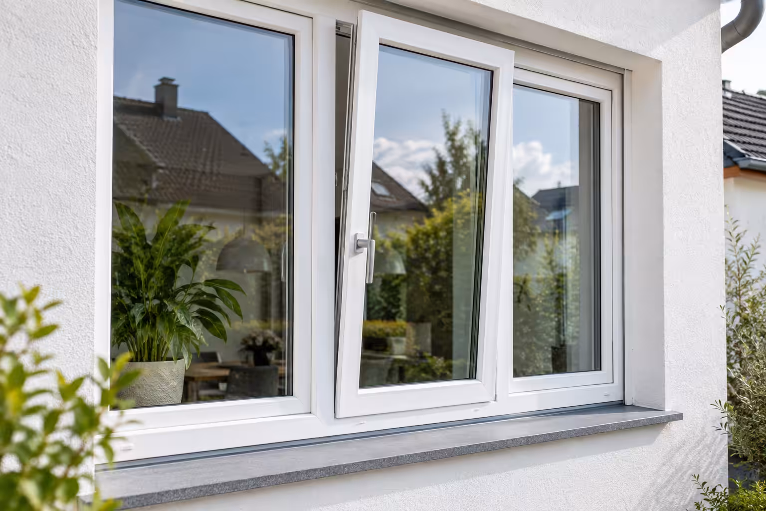 Weiße Kunststofffenster als Beispiel für moderne VEKA-Fenster in Hannover